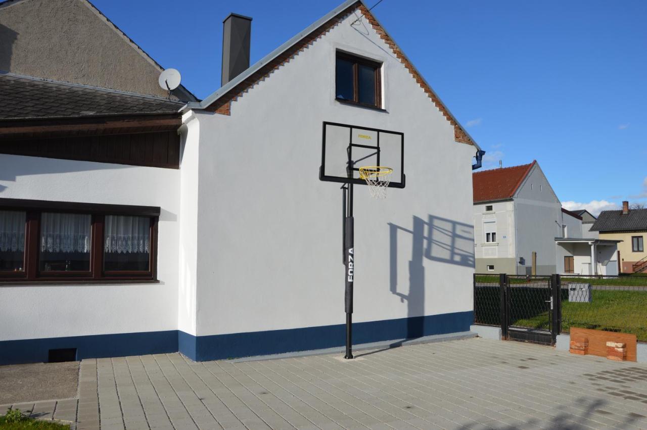 Kinderlachen Garantiert Lutzmannsburg Exterior photo